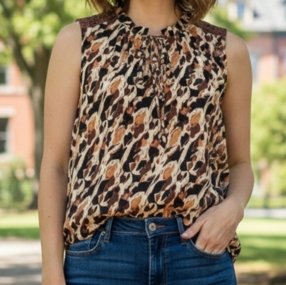 Bobeau Animal Print Keyhole Blouse Sleeveless Boho Lace Detail Top SMALL NWOT